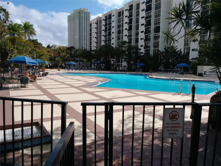 Apartment-in-Sunny-Isles-Beach-Florida-23