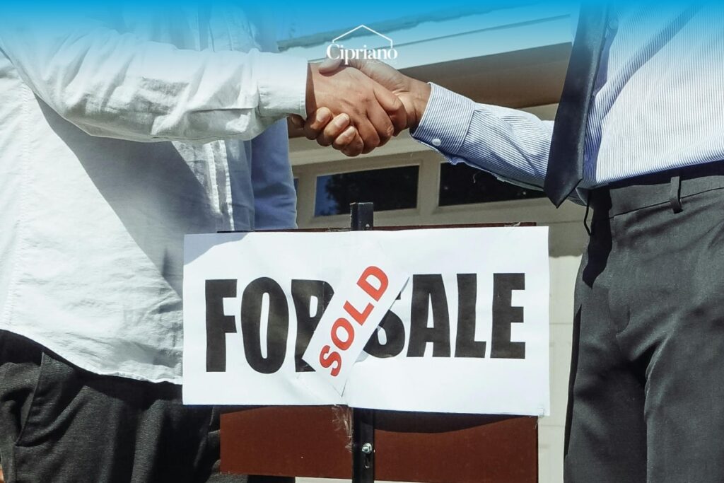 Real estate agent selling a home in Miami
