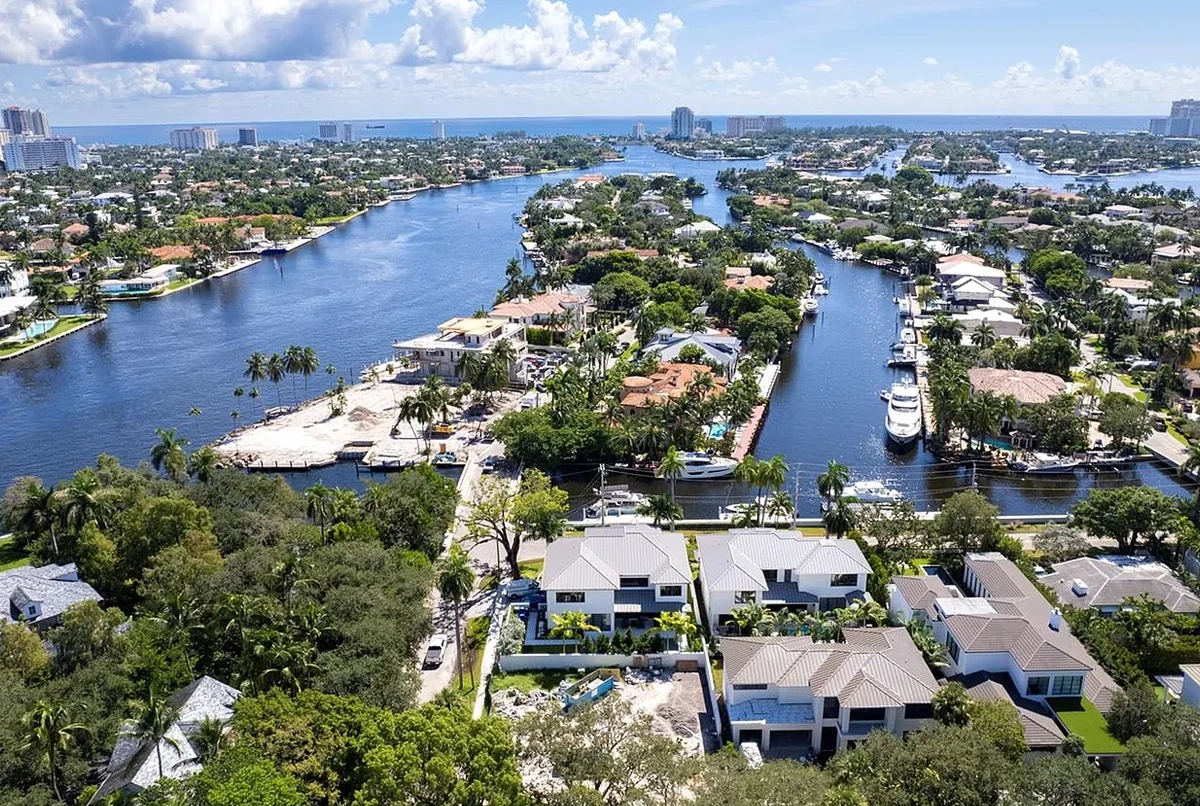 Bathroom Remodeling in Rio Vista, Fort Lauderdale Coastal Luxury and Modern Comfort