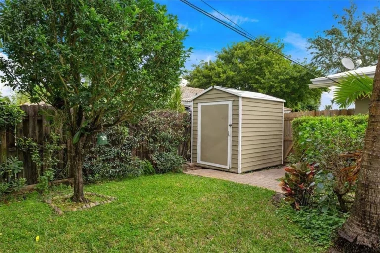 2717-ne-26th-terrace-fort-lauderdale-fl-40