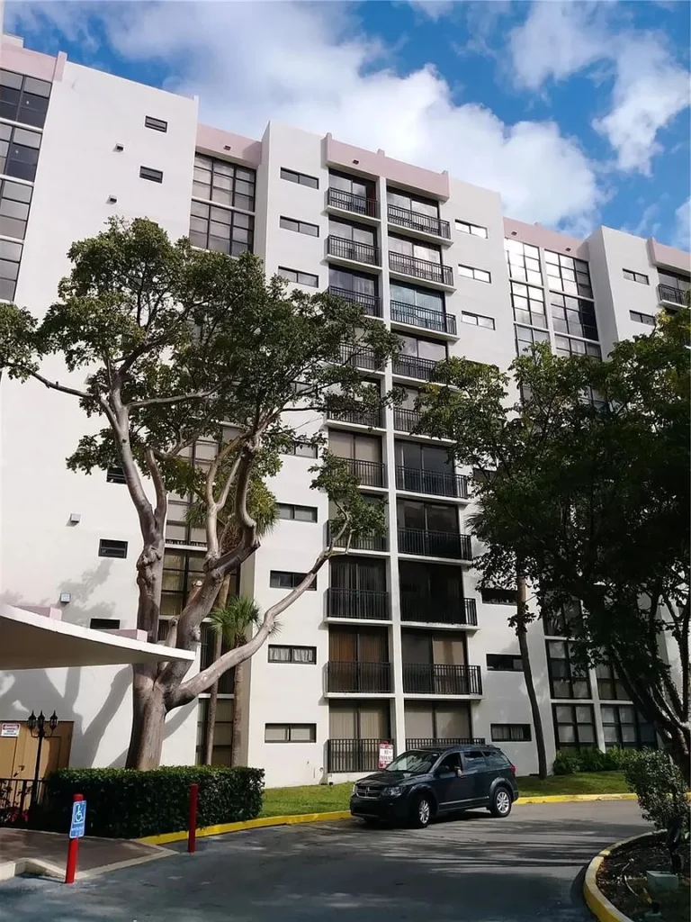 Apartment-in-Sunny-Isles-Beach-Florida-1