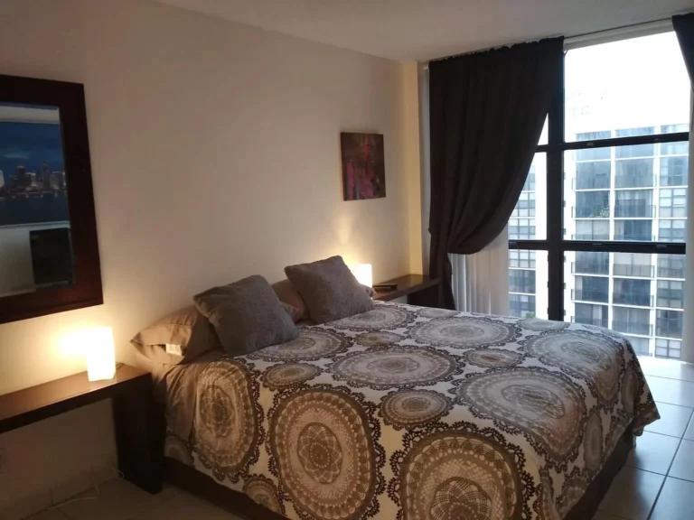 Apartment-in-Sunny-Isles-Beach-Florida-12