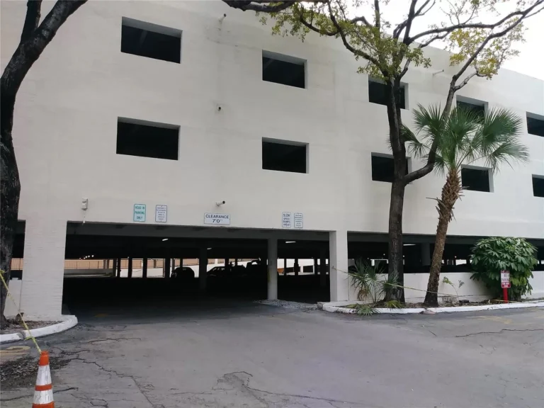 Apartment-in-Sunny-Isles-Beach-Florida-2