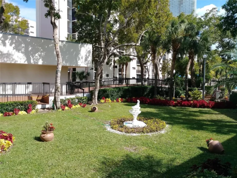 Apartment-in-Sunny-Isles-Beach-Florida-25