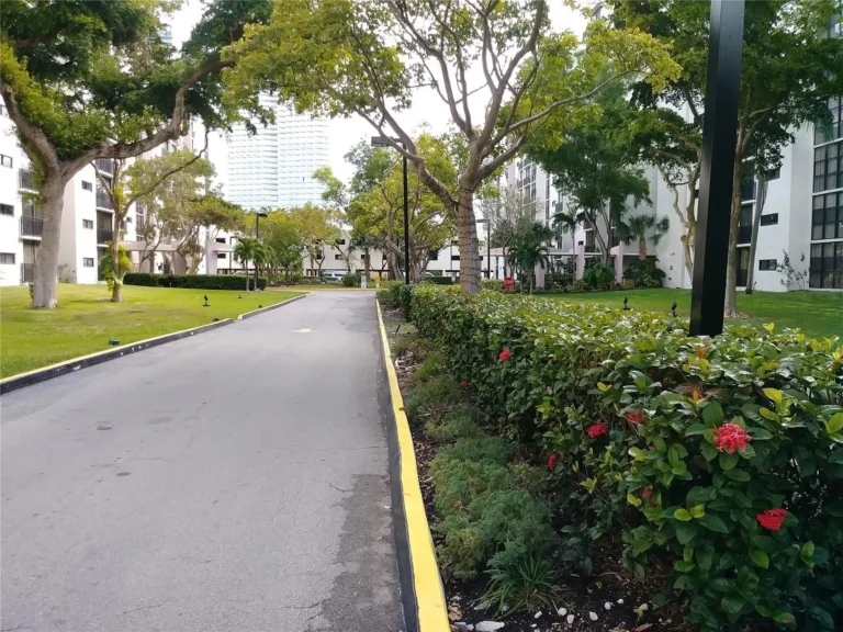 Apartment-in-Sunny-Isles-Beach-Florida-27