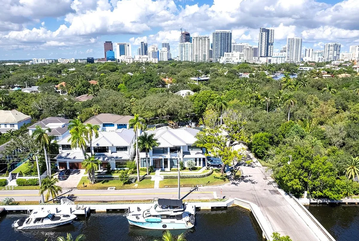 Kitchen Remodeling in Rio Vista, Fort Lauderdale Coastal Elegance Meets Modern Functionality