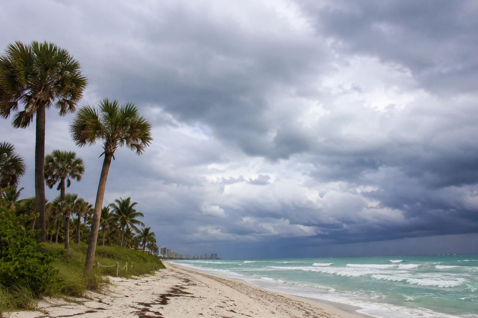 Hurricane Smart Home Systems for Waterfront Homes in South Florida Protecting Coastal Properties with Smart Technology
